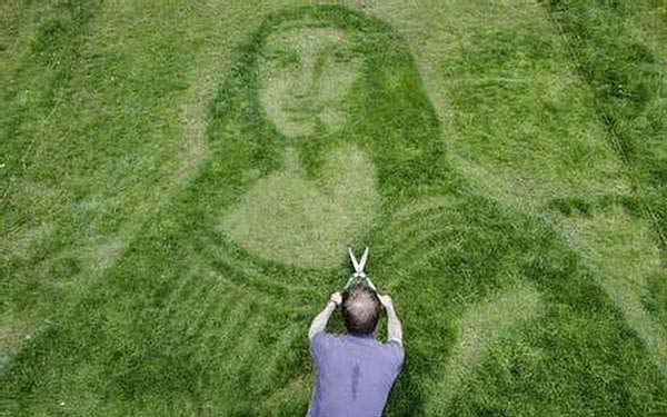 Ultimate in lawn sculpture and a true work of art. 